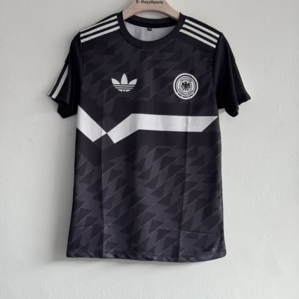 GERMANY 1998 TRAINING KIT RUMMENIGE