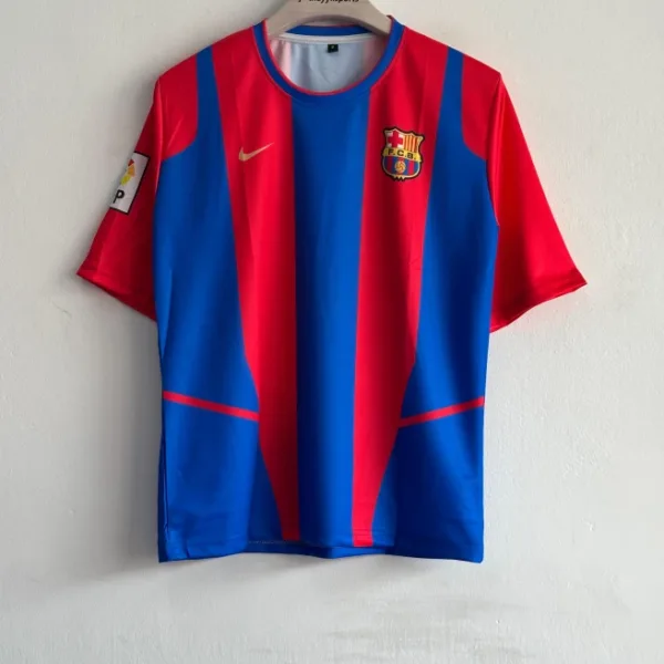 BARCELONA 2002-03 HOME KIT PUYOL FIVESLEEVE