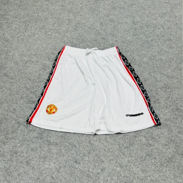 MANCHESTER UNITED 1998-99 HOME SHORTS EMBROIDERY