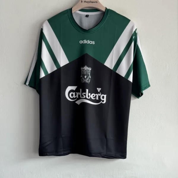 LIVERPOOL 1995-96 TRAINING KIT GERRARD FIVESLEEVE