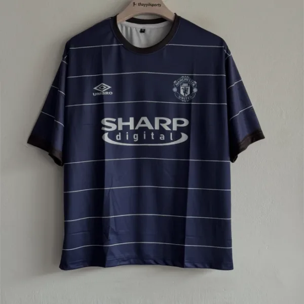 MANCHESTER UNITED 1999-2000 AWAY KIT KEANE FIVESLEEVE